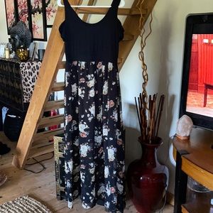 Very pretty dress from Torrid. Size 00